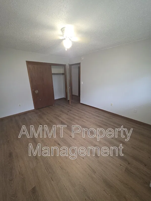2 bed, 1.0 bath, $950 — Photo 3