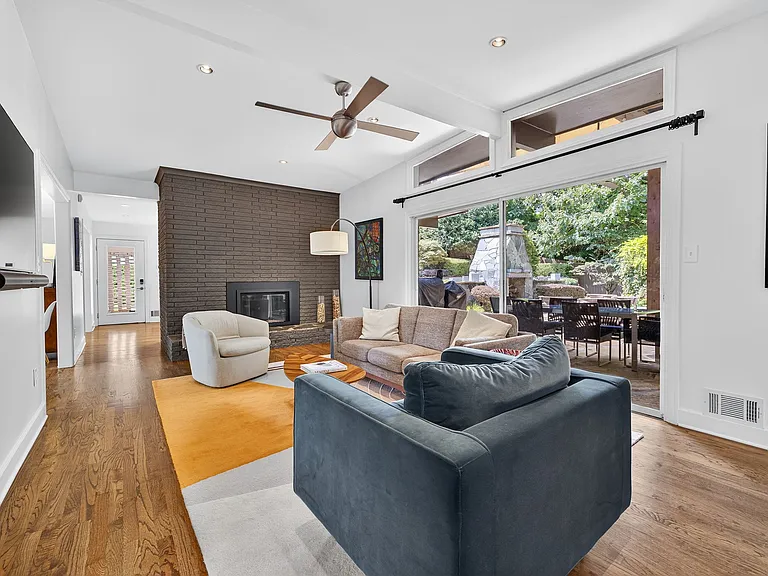 360 Elden Dr — Photo 6
