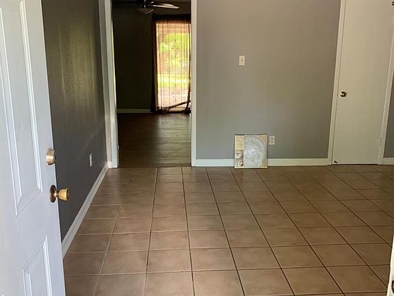 3rd image of 800 N 32nd St