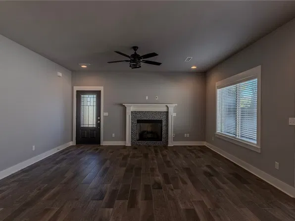 652 N Malbec Rd, Fayetteville, AR 72704