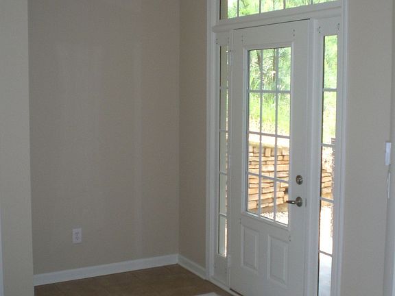Bright Spacious Entryway