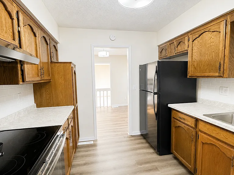 324 NE Cedar Ct — Photo 6