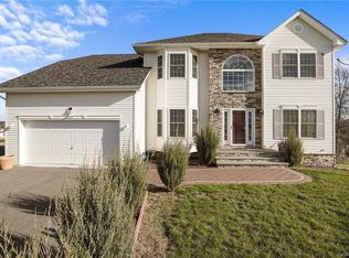 3711 Colonist Trl, New Windsor, NY 12553