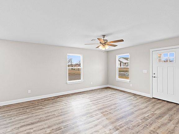 4th image of 2331 S Willard Ave
