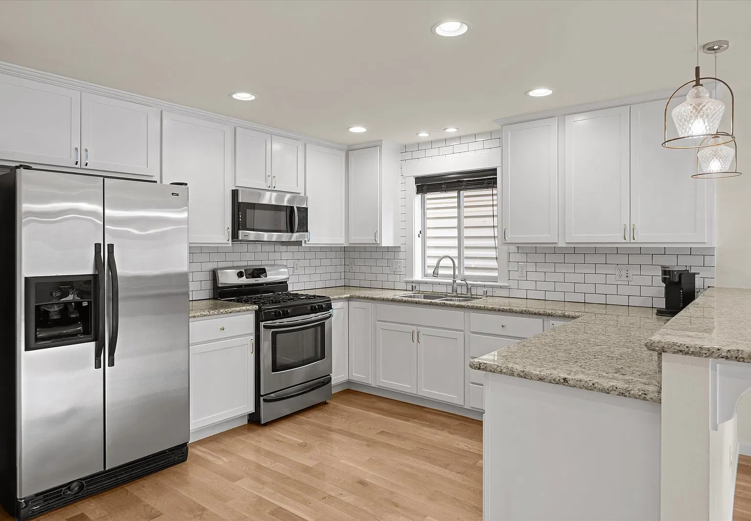 2 bed, 2.5 bath, 1305 sqft, $3,400 — Photo 4