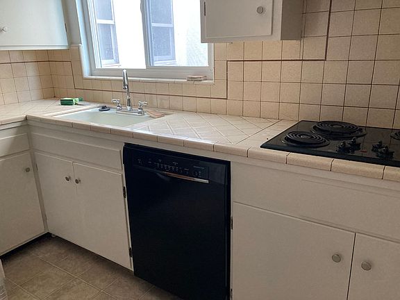 3rd image of 1720 Irving St APT 2