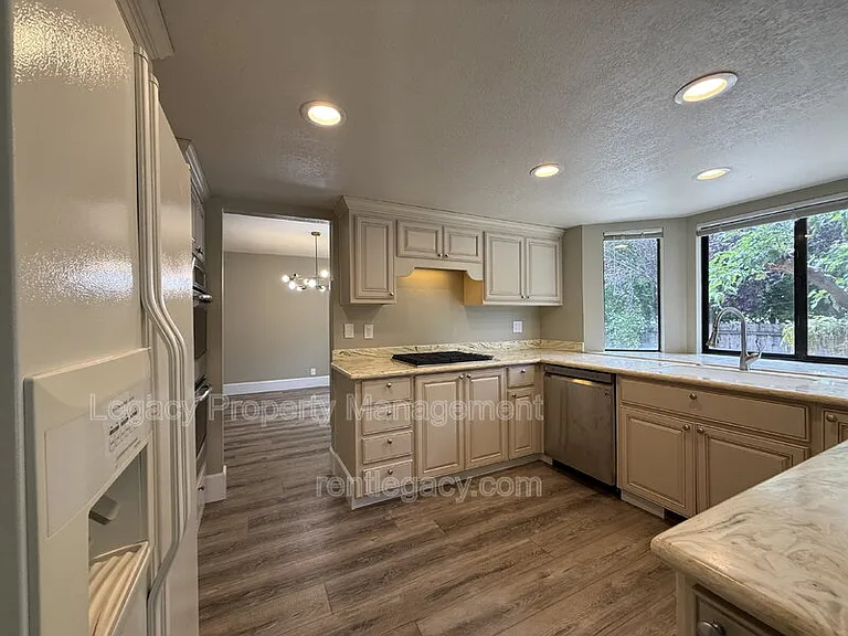 3209 Serra Way — Photo 4