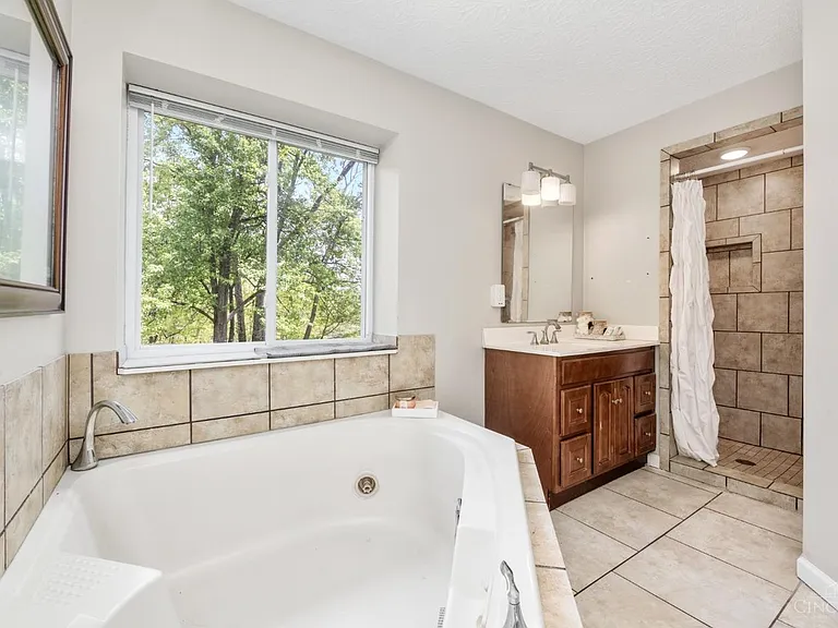 10624 Fallis Rd — Photo 12