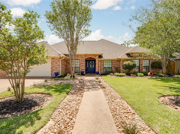 4724 Hunington Dr, Bryan, TX 77802
