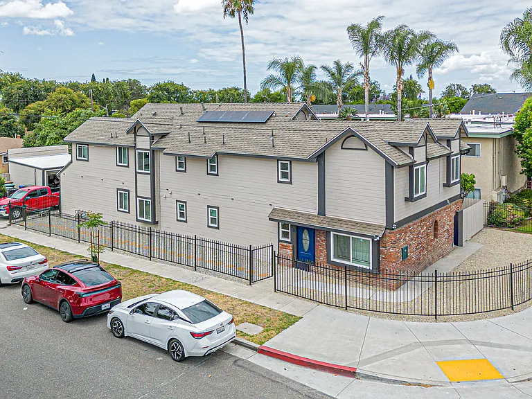 2400 W Commonwealth Ave #B — Photo 9