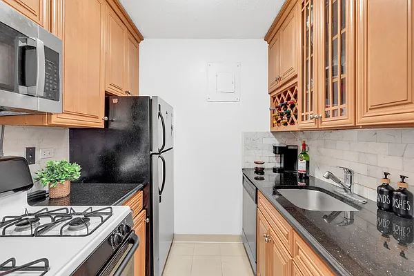 20 West 64th Street #20M in Lincoln Square, Manhattan