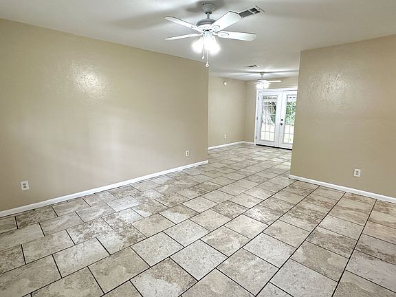 3rd image of 4667 Autumn Woods Way