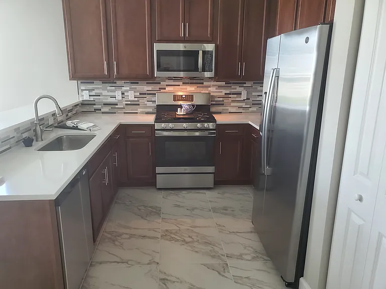 11826 SW Oceanus Blvd — Photo 3