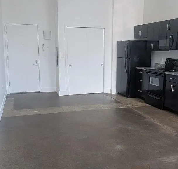 435 Tyler St — Photo 4
