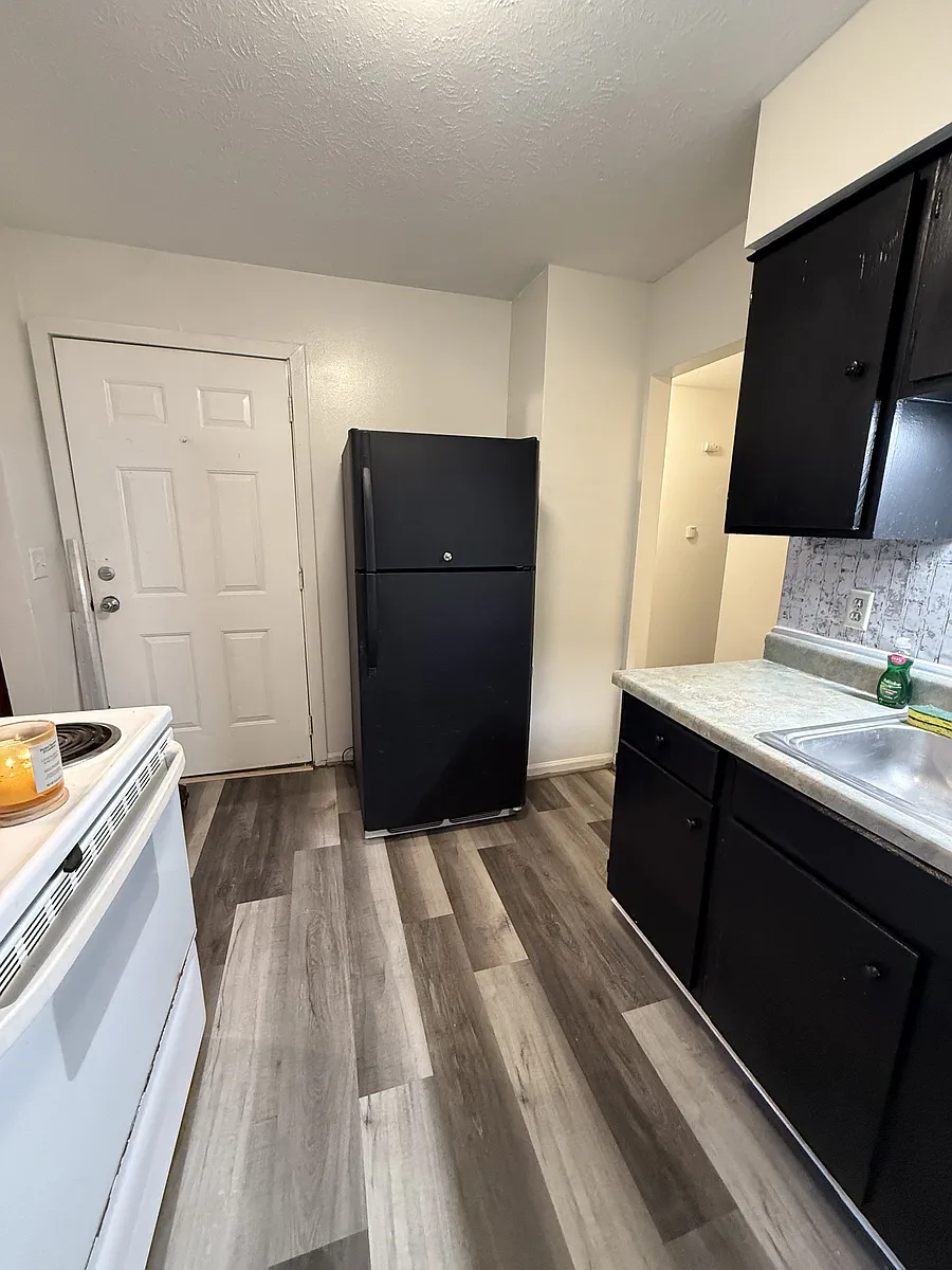 Building Photo - 1645 Oak St #1/2