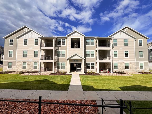 2nd image of 4661 S Poplar Way