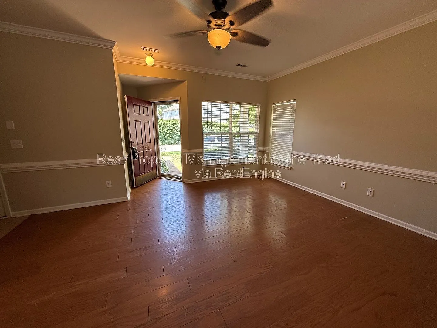 3 bed, 2.5 bath, 1700 sqft, $1,750 — Photo 2