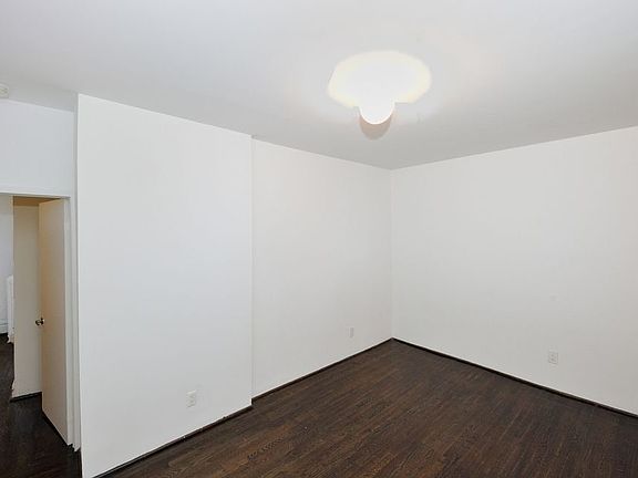 4th image of 240 W 15th St APT 15