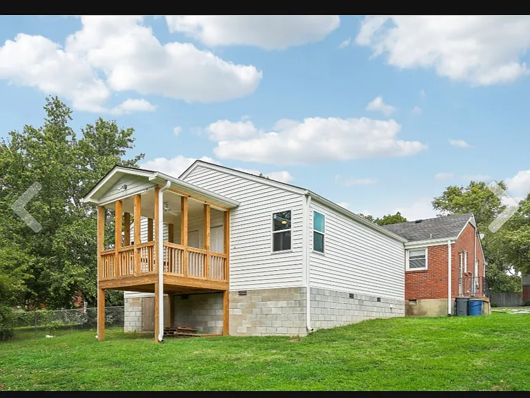 Fairlane Dr — Photo 22