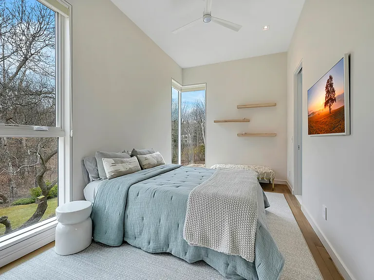 33 Hedges Banks Dr — Photo 12