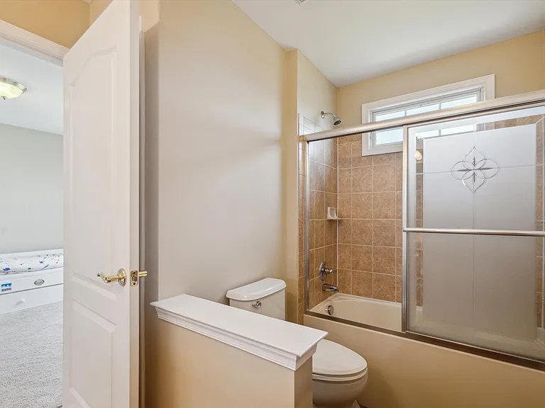 24323 Bellingham Dr — Photo 10