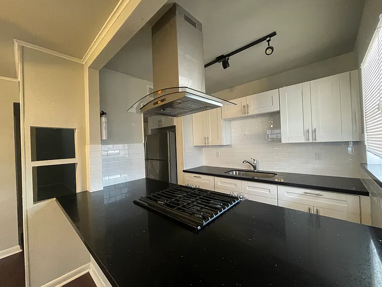 Carrolton Apartments — Photo 21