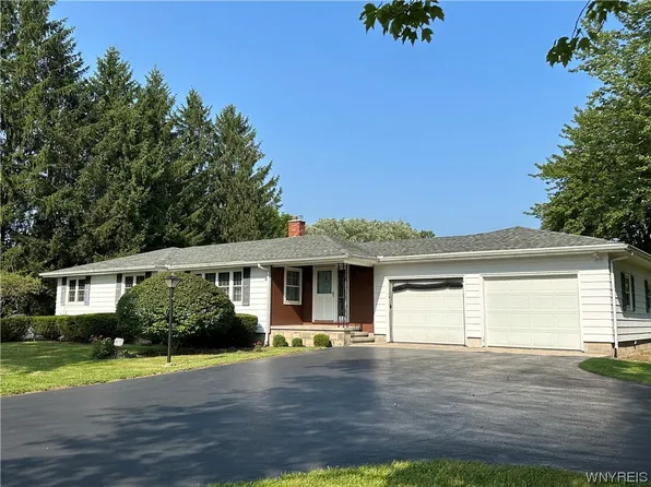 9137 S Lake Rd, Corfu, NY 14036