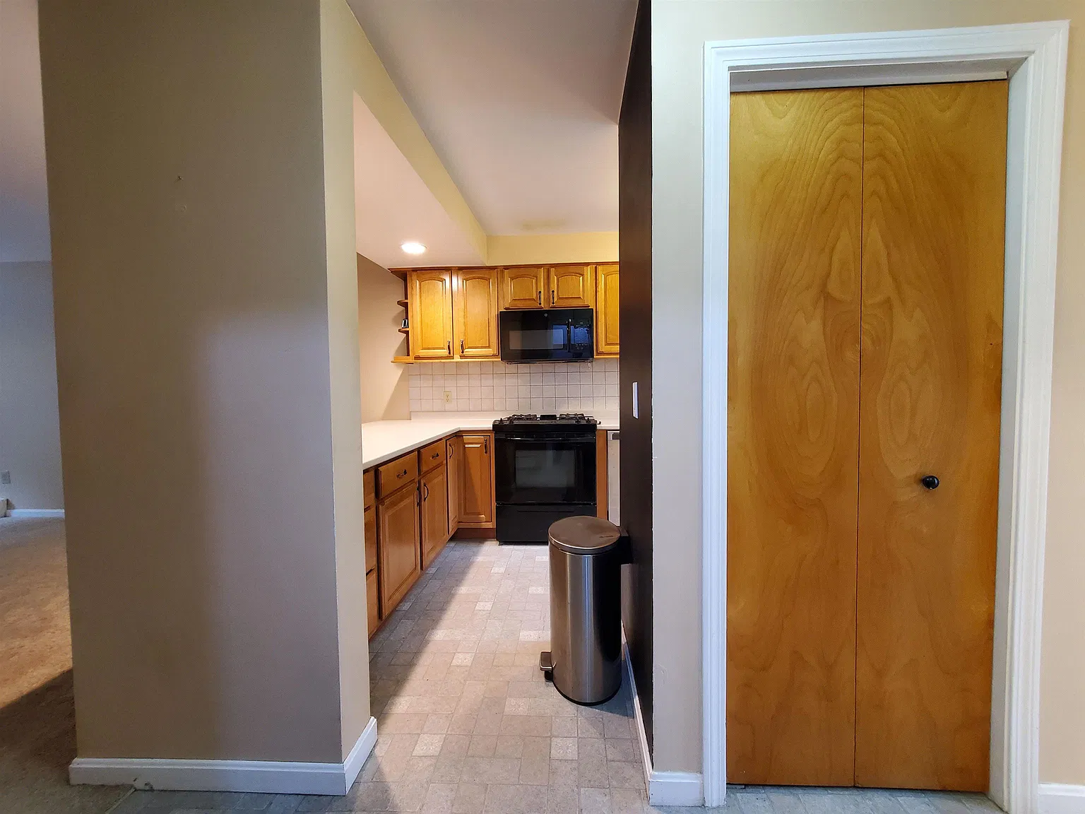 2 bed, 1.5 bath, 1328 sqft, $2,500 — Photo 4