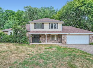 4552 Saddlewood Dr, Minnetonka, MN 55345