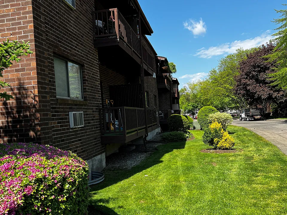 235 Henry Ave #32C
