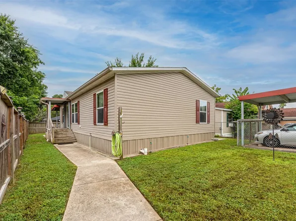 14273 Shadow Bay Dr, Willis, TX 77318