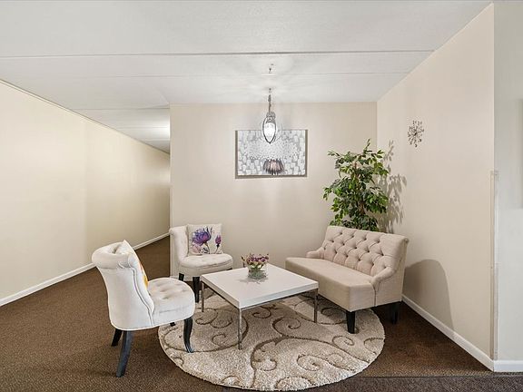 5th image of 130 E Grand Ave APT 106
