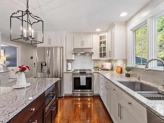 4th image of 140 Barteau Ln