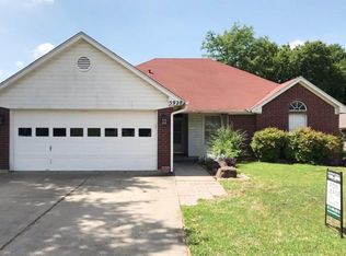 5928 Hilltop Dr, Watauga, TX 76148