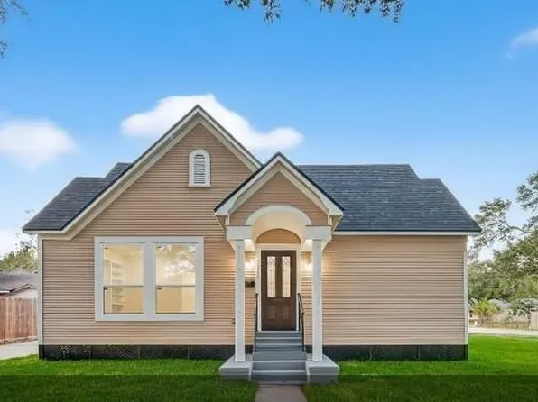 2725 Avenue F, Rosenberg, TX 77471