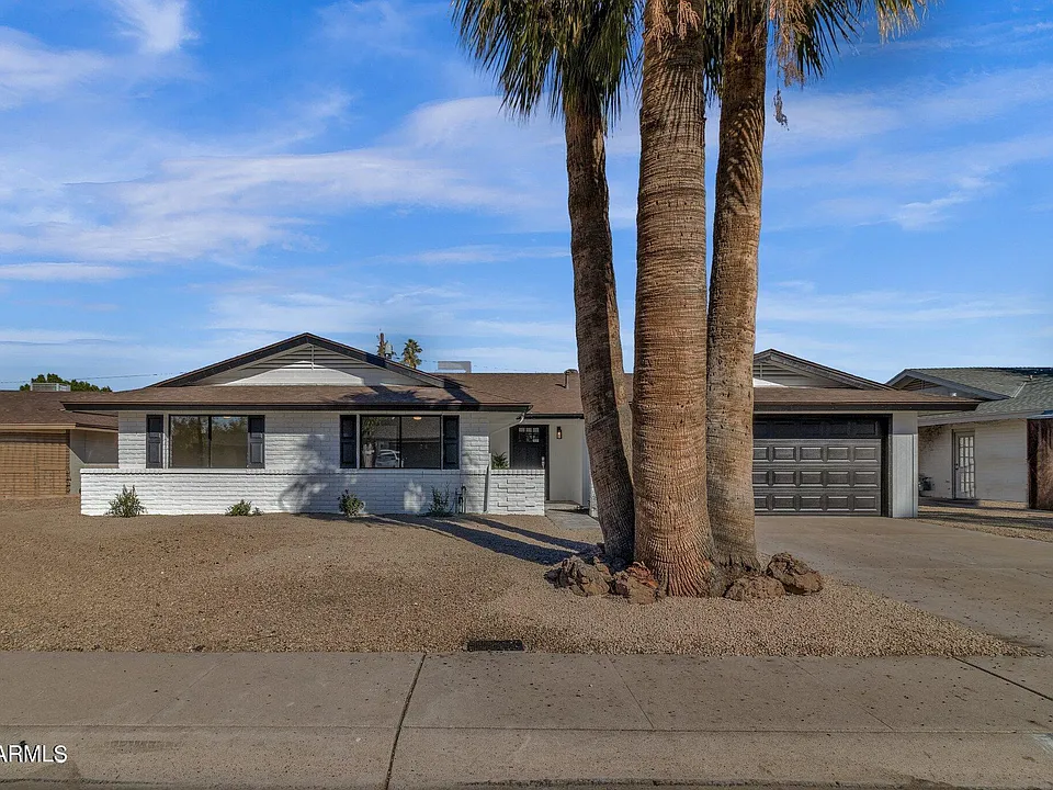 1134 E Loyola Dr