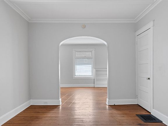 5th image of 25 Duane Ave