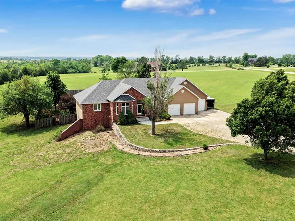 5162 N Prairie Ridge Rd, Salina, KS 67401