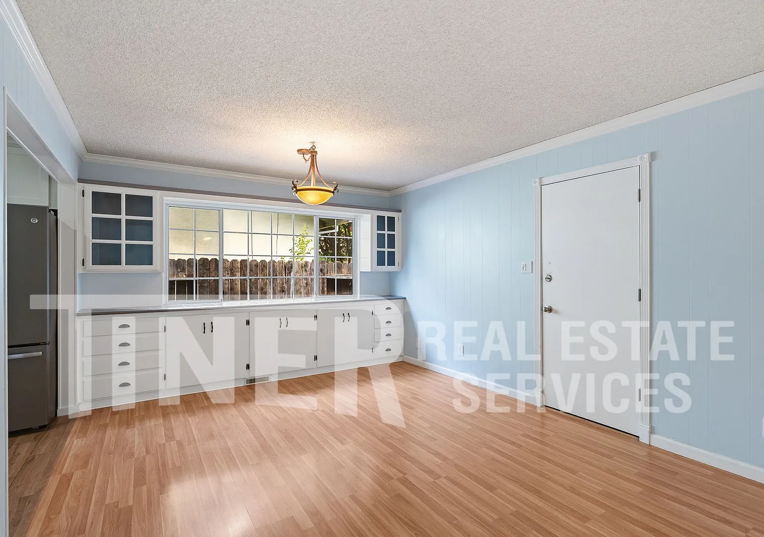 2940 Belmar St - Tier 2 - Updated Charm with Lush Gardens — Photo 3