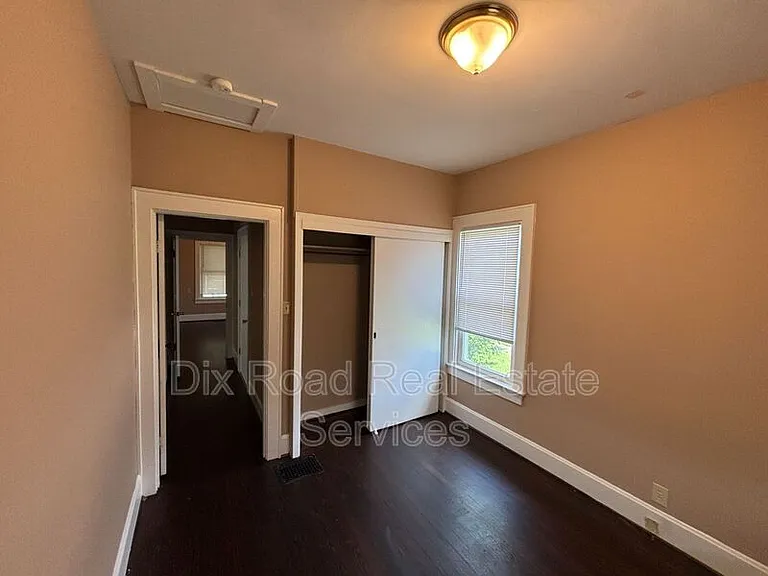 708 Webster Ave — Photo 17