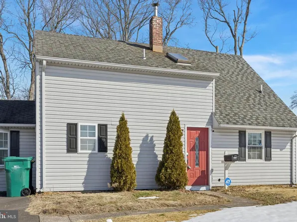 131 Ivy Hill Rd, Levittown, PA 19057