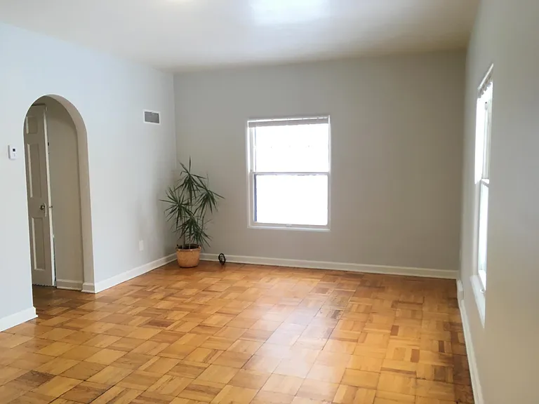 1011 Short Rd #4 — Photo 5