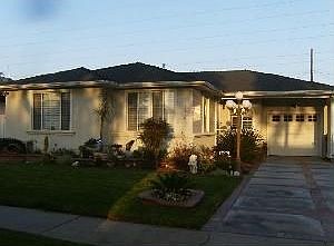 3rd image of 13318 Traub Ave