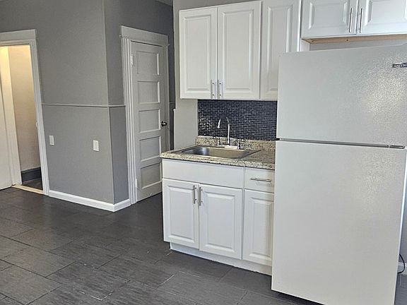 5th image of 133 Sage Ave #2