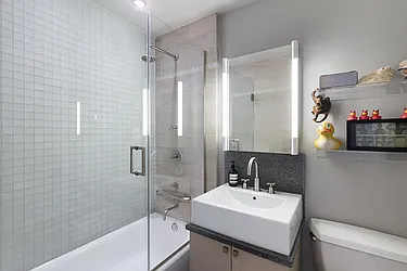 Rented by R New York