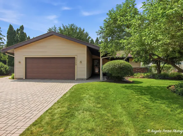 5009 Sandburg Dr, McHenry, IL 60050