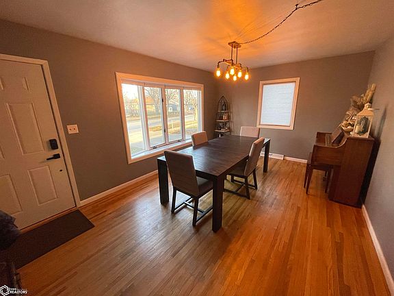 3rd image of 809 14th St SE