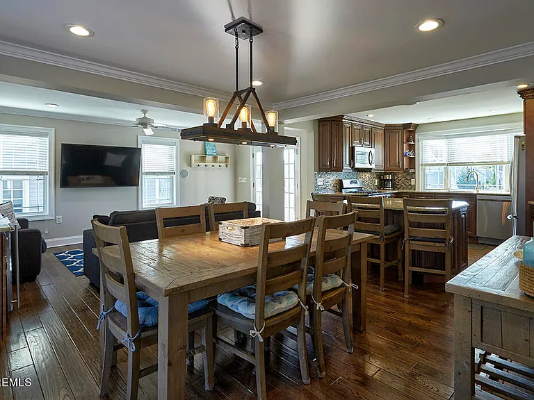 304 Arnold Ave — Photo 15