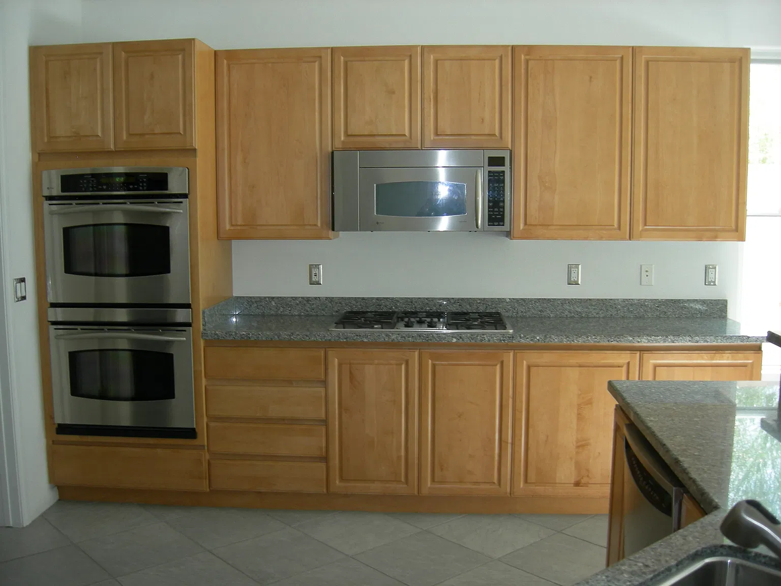 2 bed, 1938 sqft, $3,300 — Photo 4