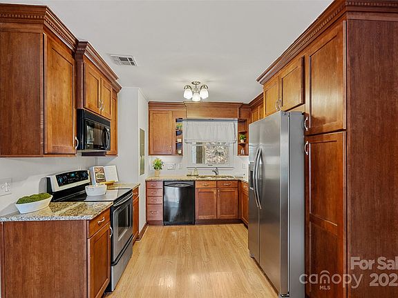 5th image of 7332 Lakefront Dr Unit 10